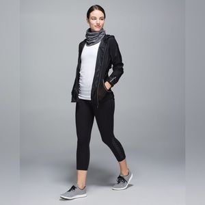 Lululemon Run: Inspire Crop II Reflective Size 4